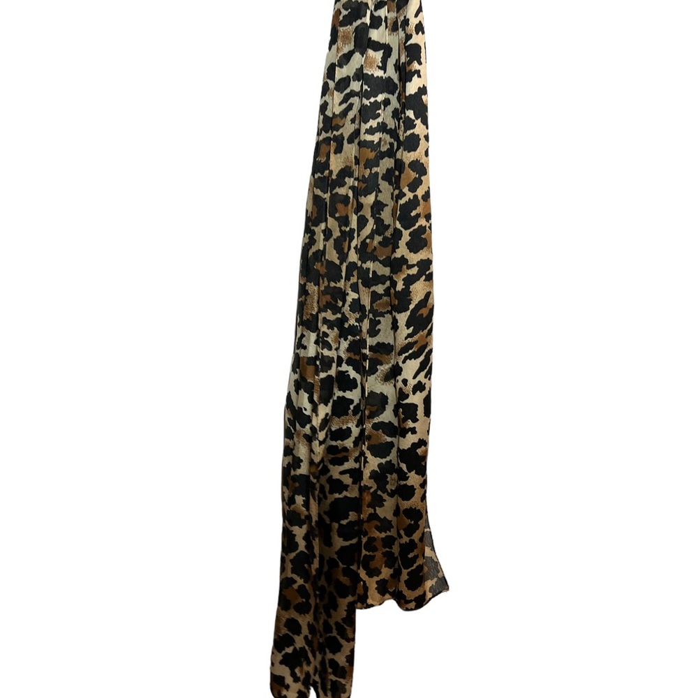 Sheer animal print scarf. EUC.         CB36